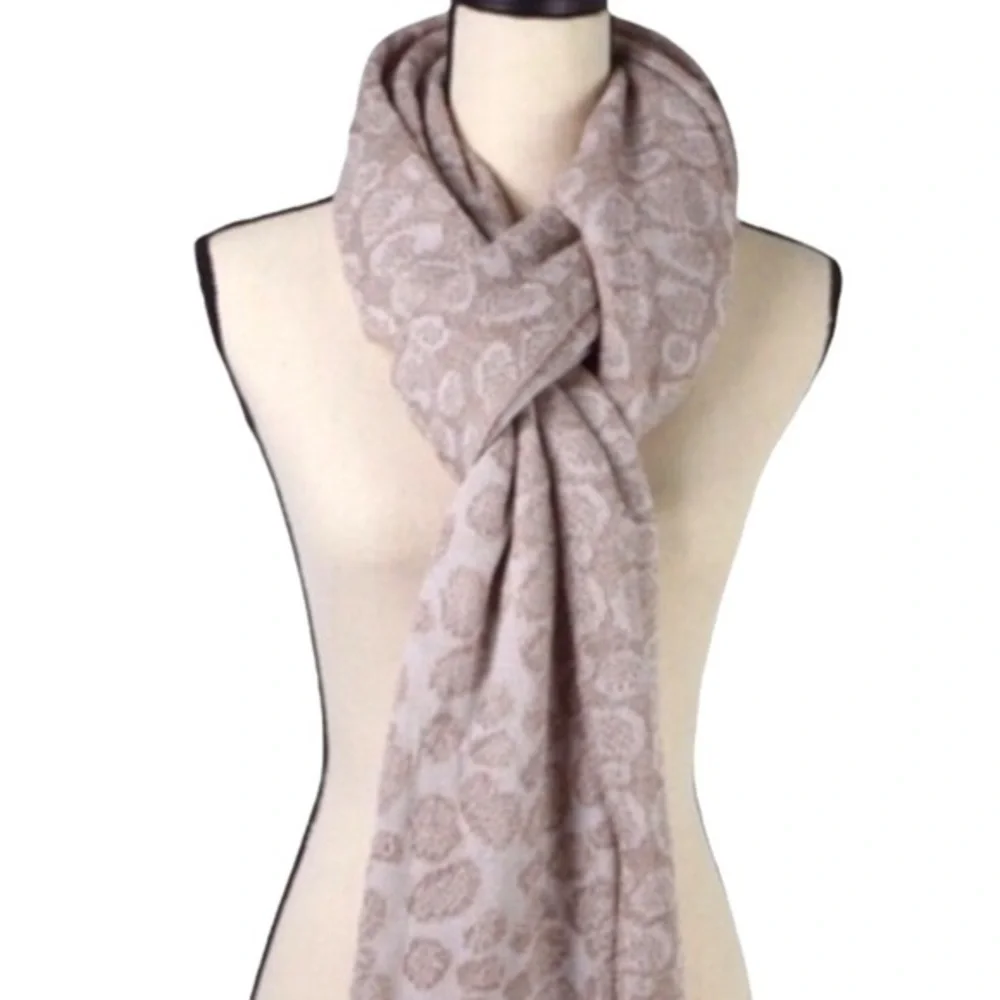 V Fraas Soft Knit Blanket Scarf with Metallic‎ Threads